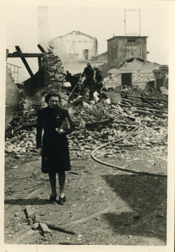 1944