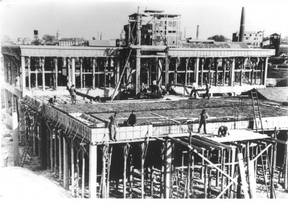 1946